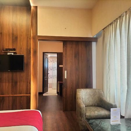 Zip By Spree Hotels Surabi International ฮอร์นีเบ็ชวา ภายนอก รูปภาพ