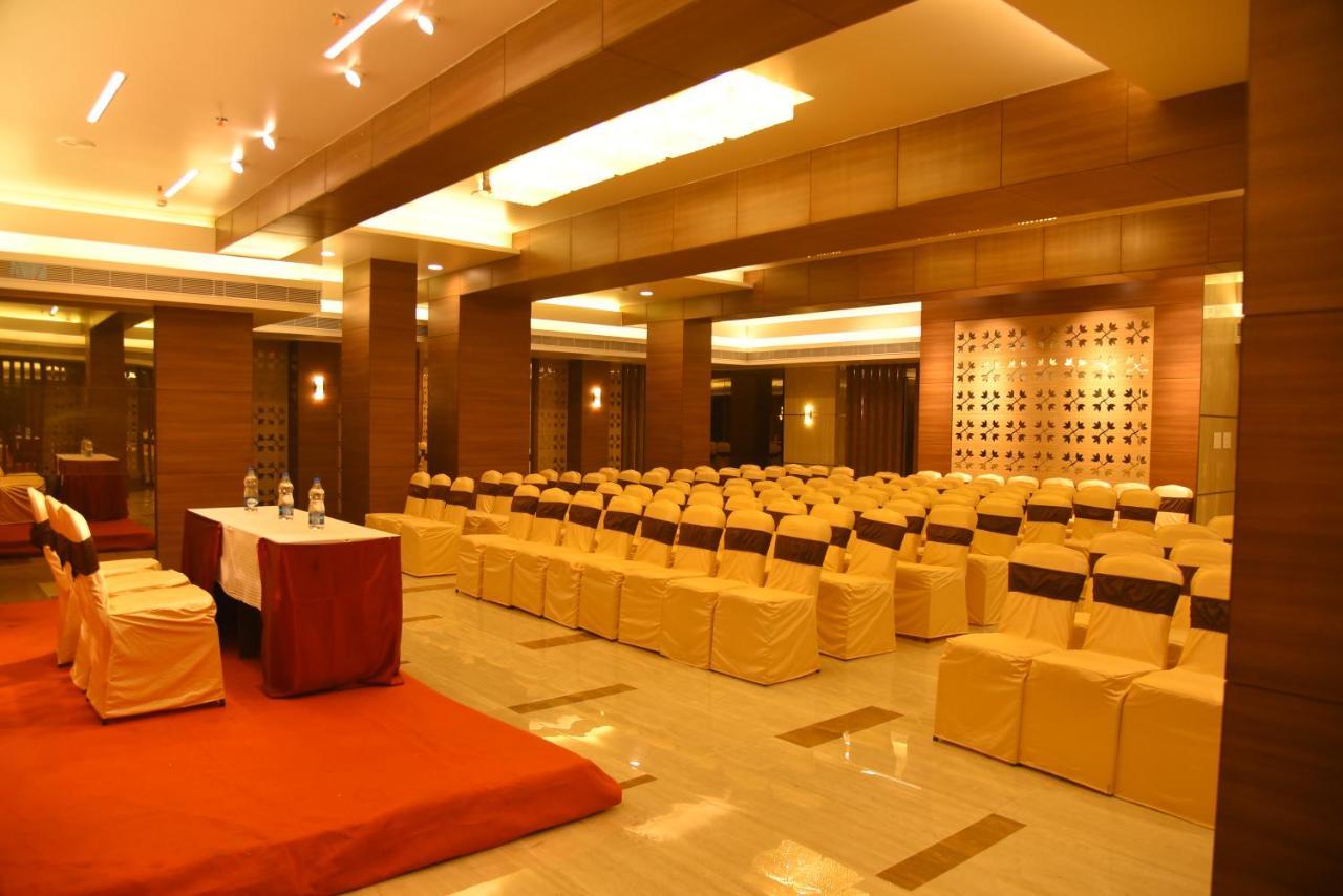 Zip By Spree Hotels Surabi International ฮอร์นีเบ็ชวา ภายนอก รูปภาพ