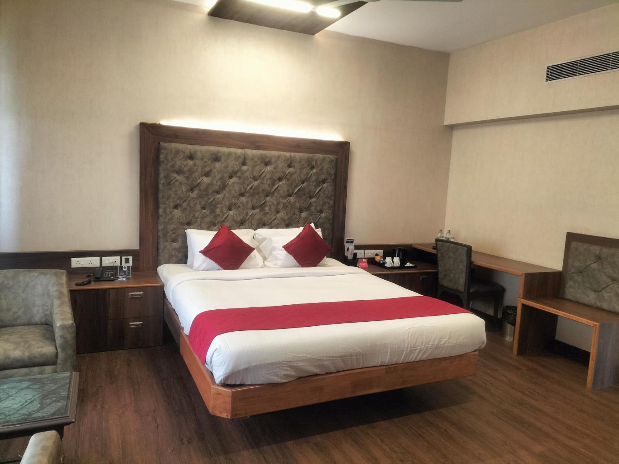 Zip By Spree Hotels Surabi International ฮอร์นีเบ็ชวา ภายนอก รูปภาพ