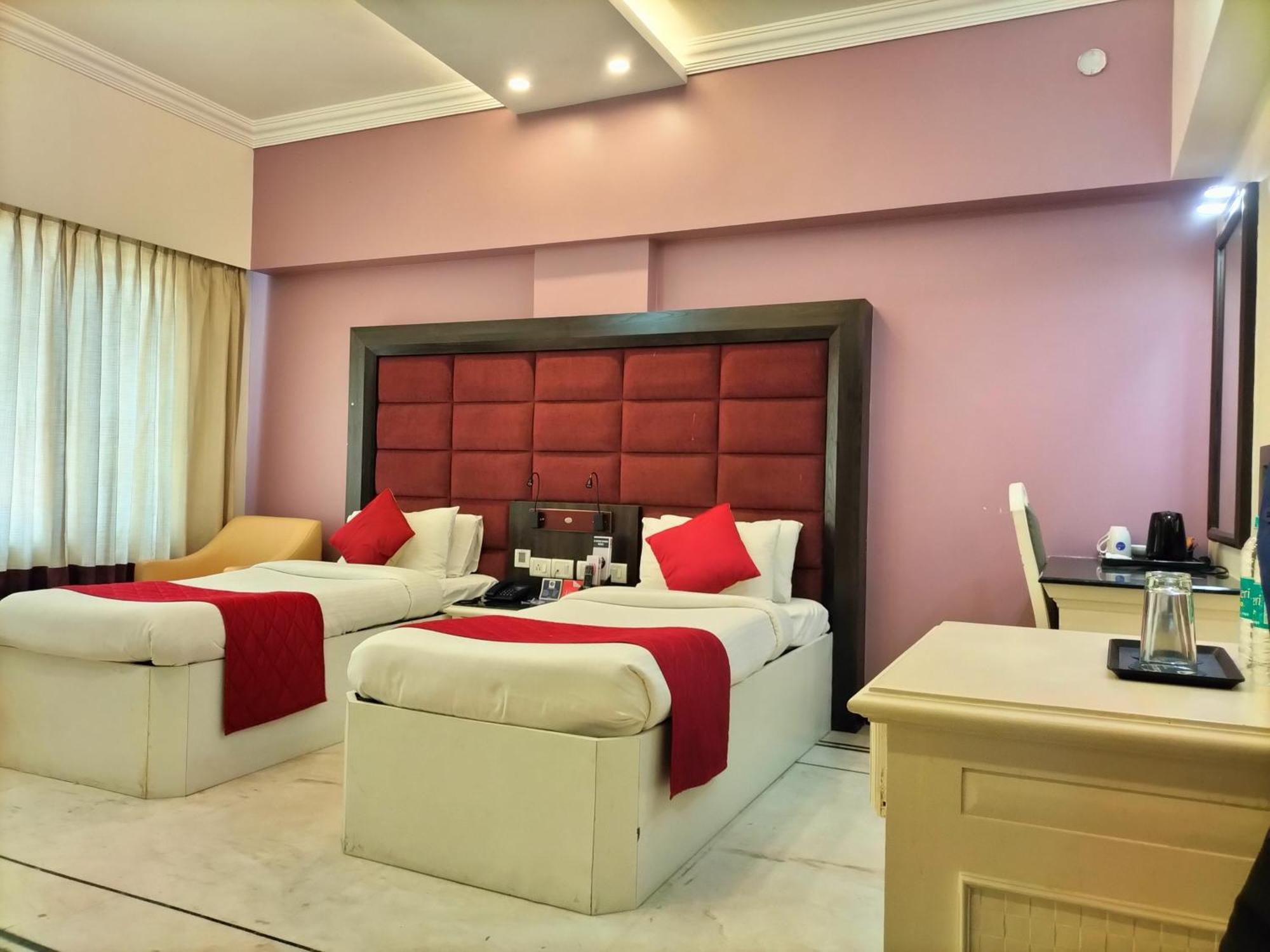 Zip By Spree Hotels Surabi International ฮอร์นีเบ็ชวา ภายนอก รูปภาพ