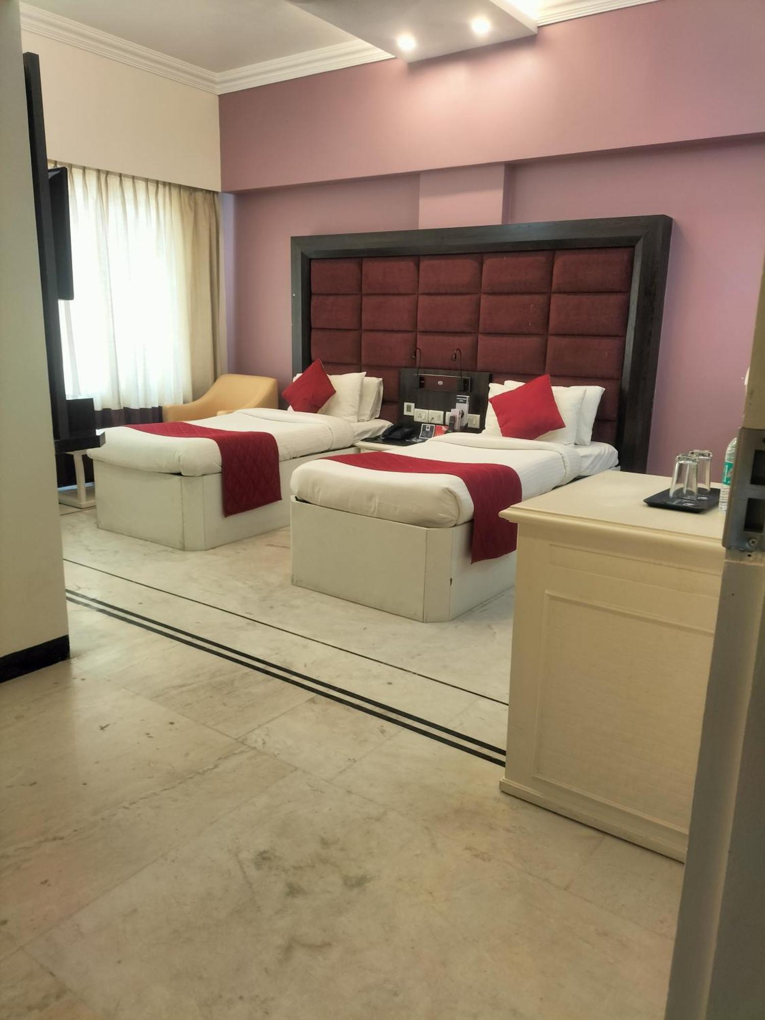 Zip By Spree Hotels Surabi International ฮอร์นีเบ็ชวา ภายนอก รูปภาพ