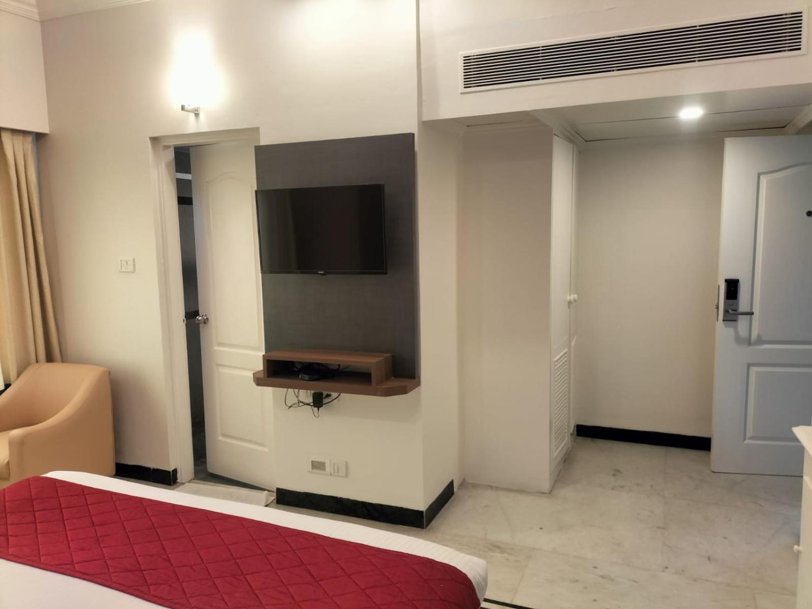 Zip By Spree Hotels Surabi International ฮอร์นีเบ็ชวา ภายนอก รูปภาพ