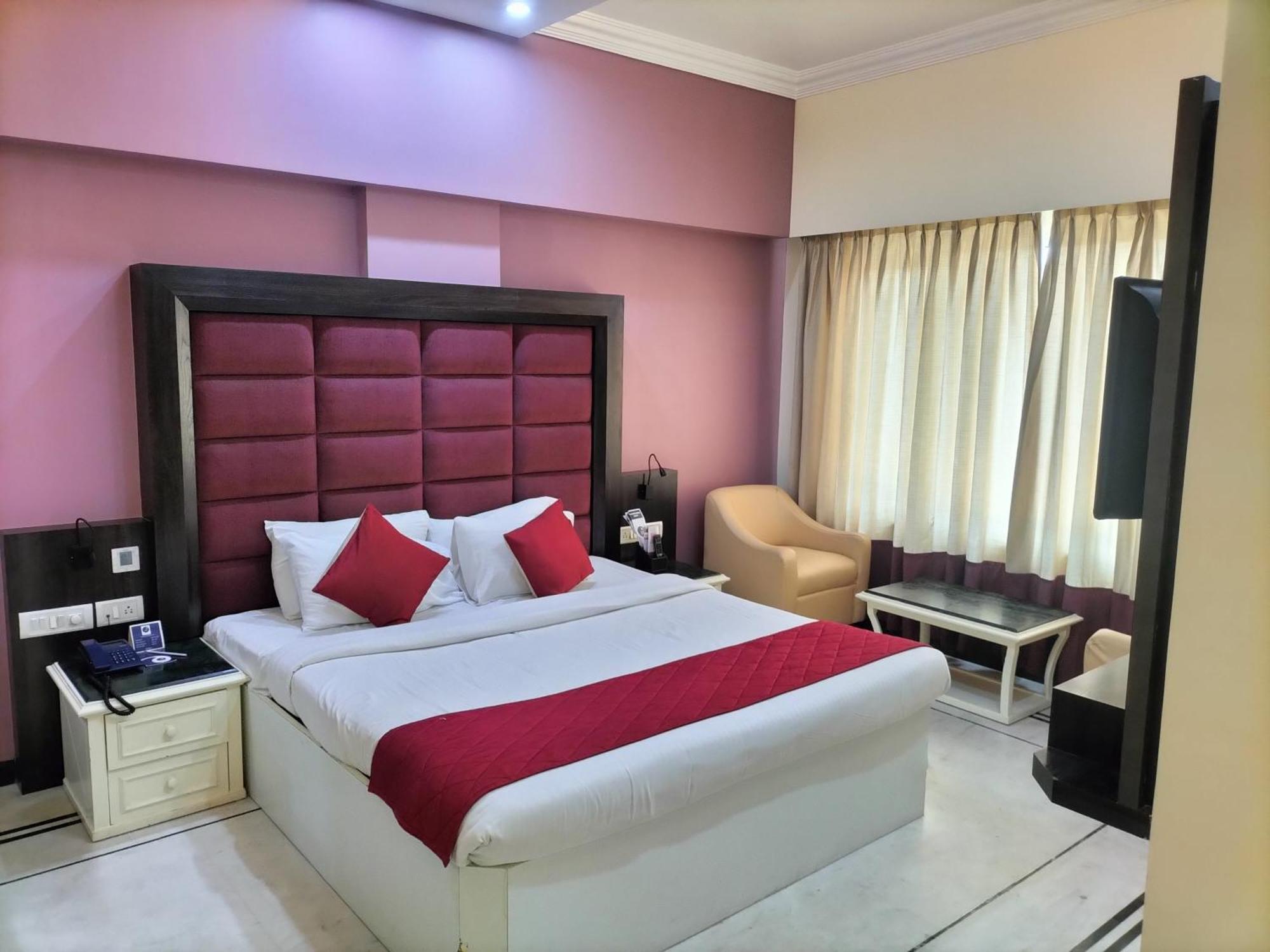 Zip By Spree Hotels Surabi International ฮอร์นีเบ็ชวา ภายนอก รูปภาพ
