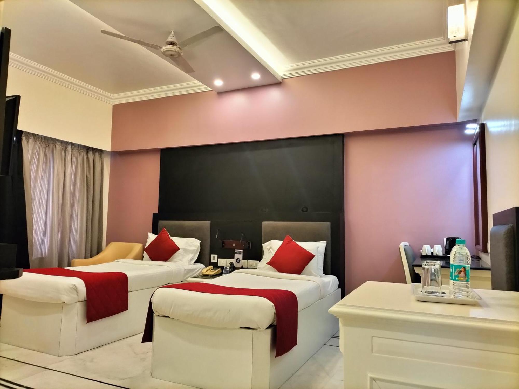 Zip By Spree Hotels Surabi International ฮอร์นีเบ็ชวา ภายนอก รูปภาพ