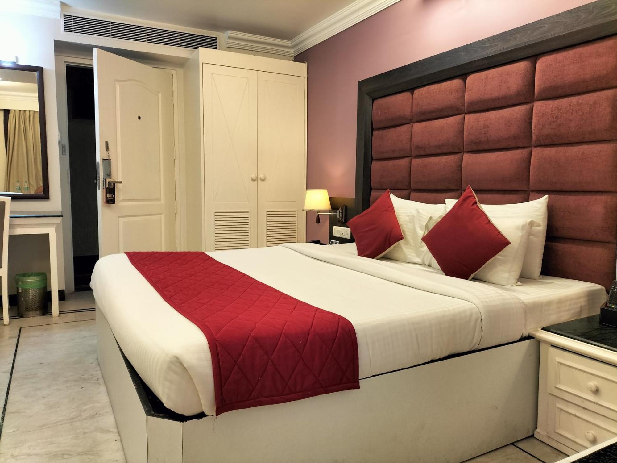 Zip By Spree Hotels Surabi International ฮอร์นีเบ็ชวา ภายนอก รูปภาพ