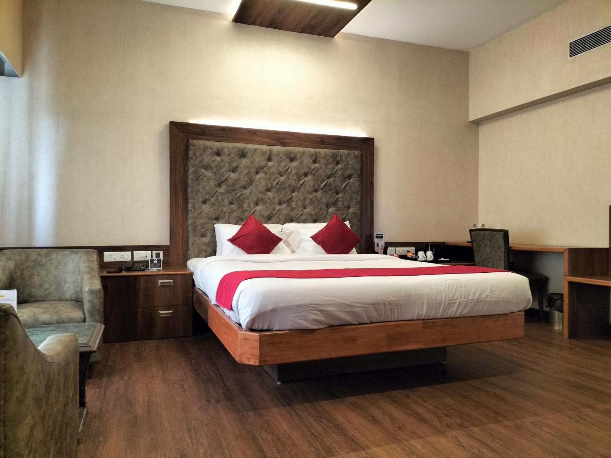 Zip By Spree Hotels Surabi International ฮอร์นีเบ็ชวา ภายนอก รูปภาพ