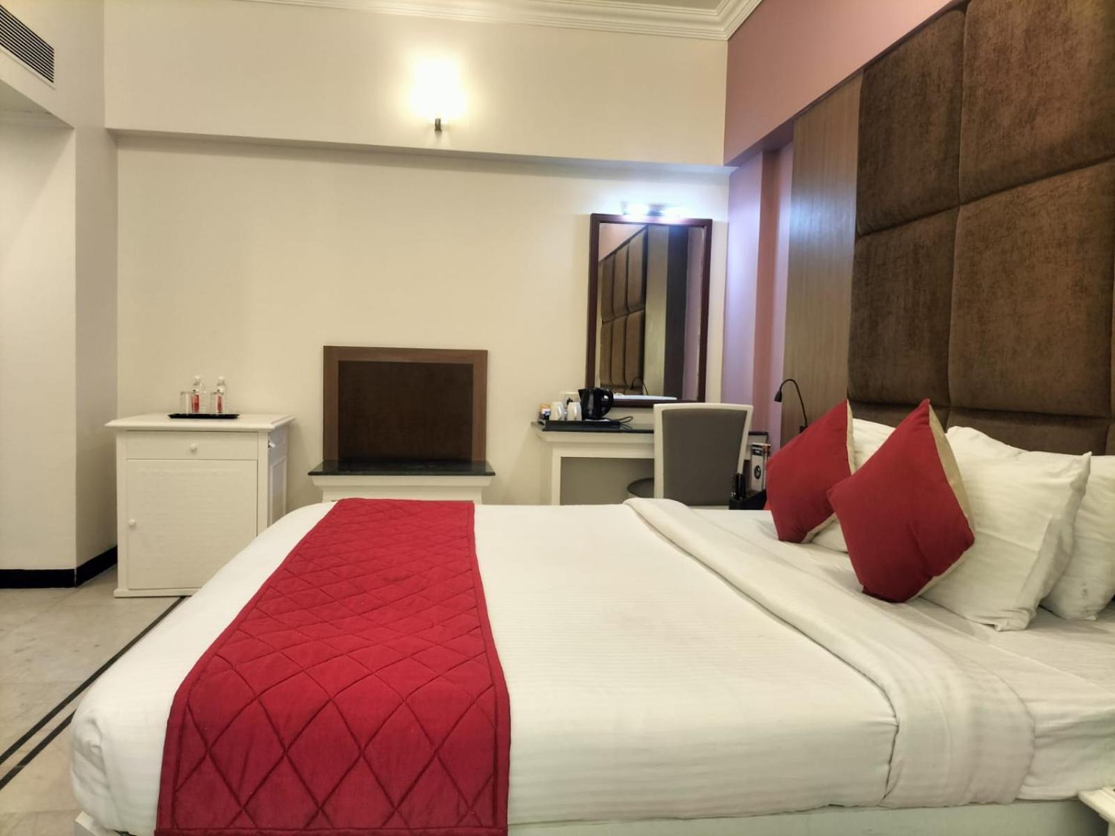 Zip By Spree Hotels Surabi International ฮอร์นีเบ็ชวา ภายนอก รูปภาพ