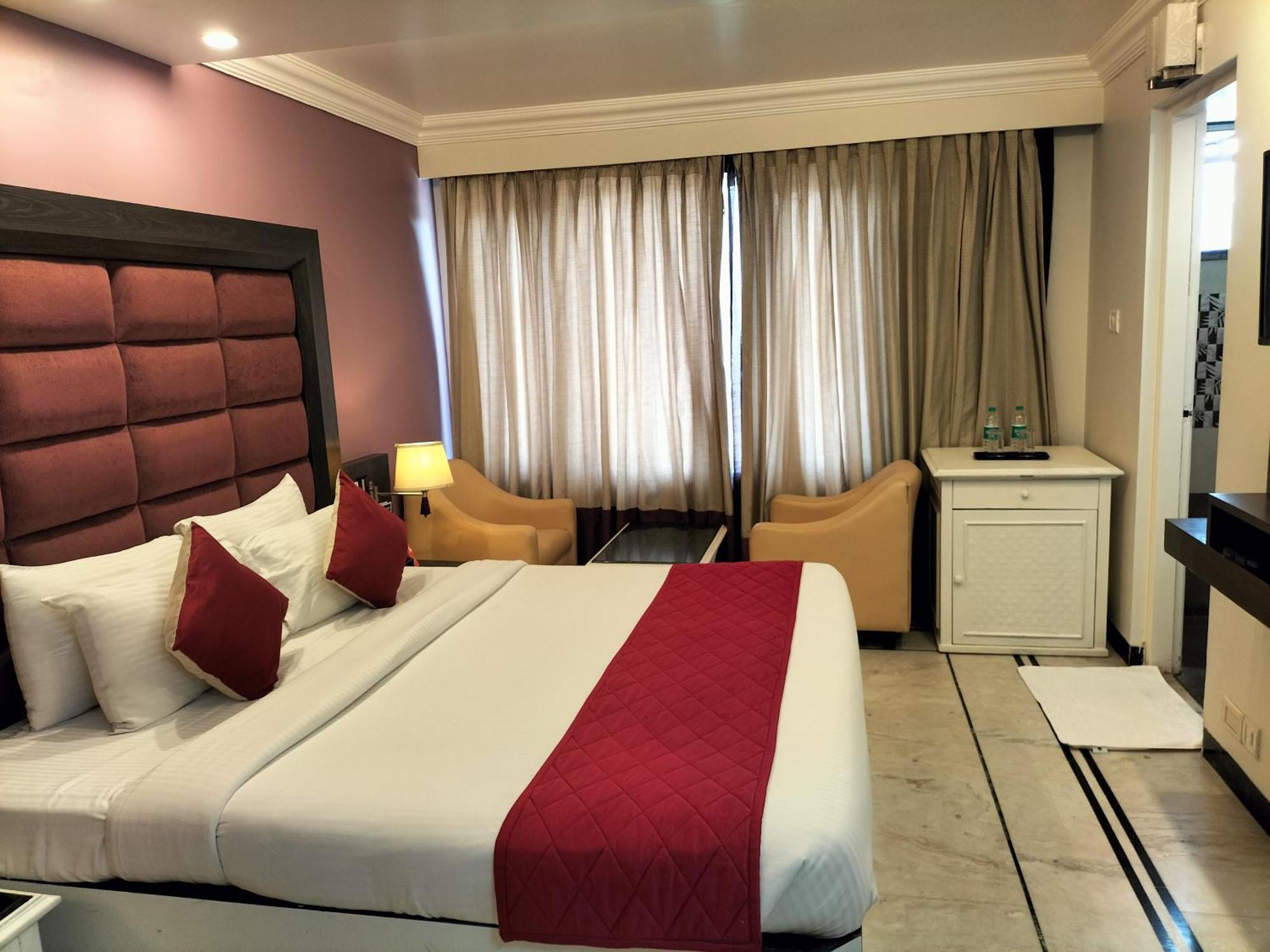 Zip By Spree Hotels Surabi International ฮอร์นีเบ็ชวา ภายนอก รูปภาพ