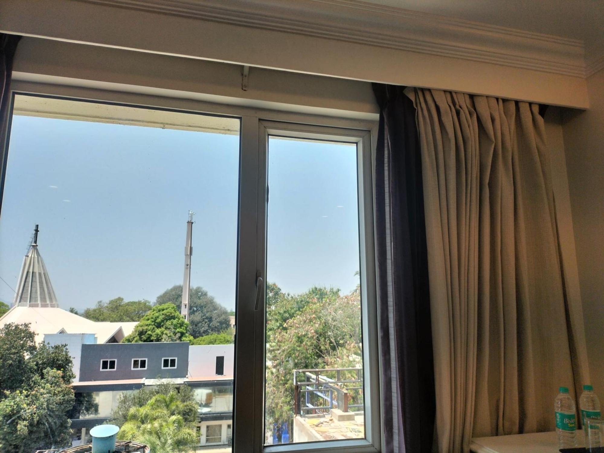 Zip By Spree Hotels Surabi International ฮอร์นีเบ็ชวา ภายนอก รูปภาพ