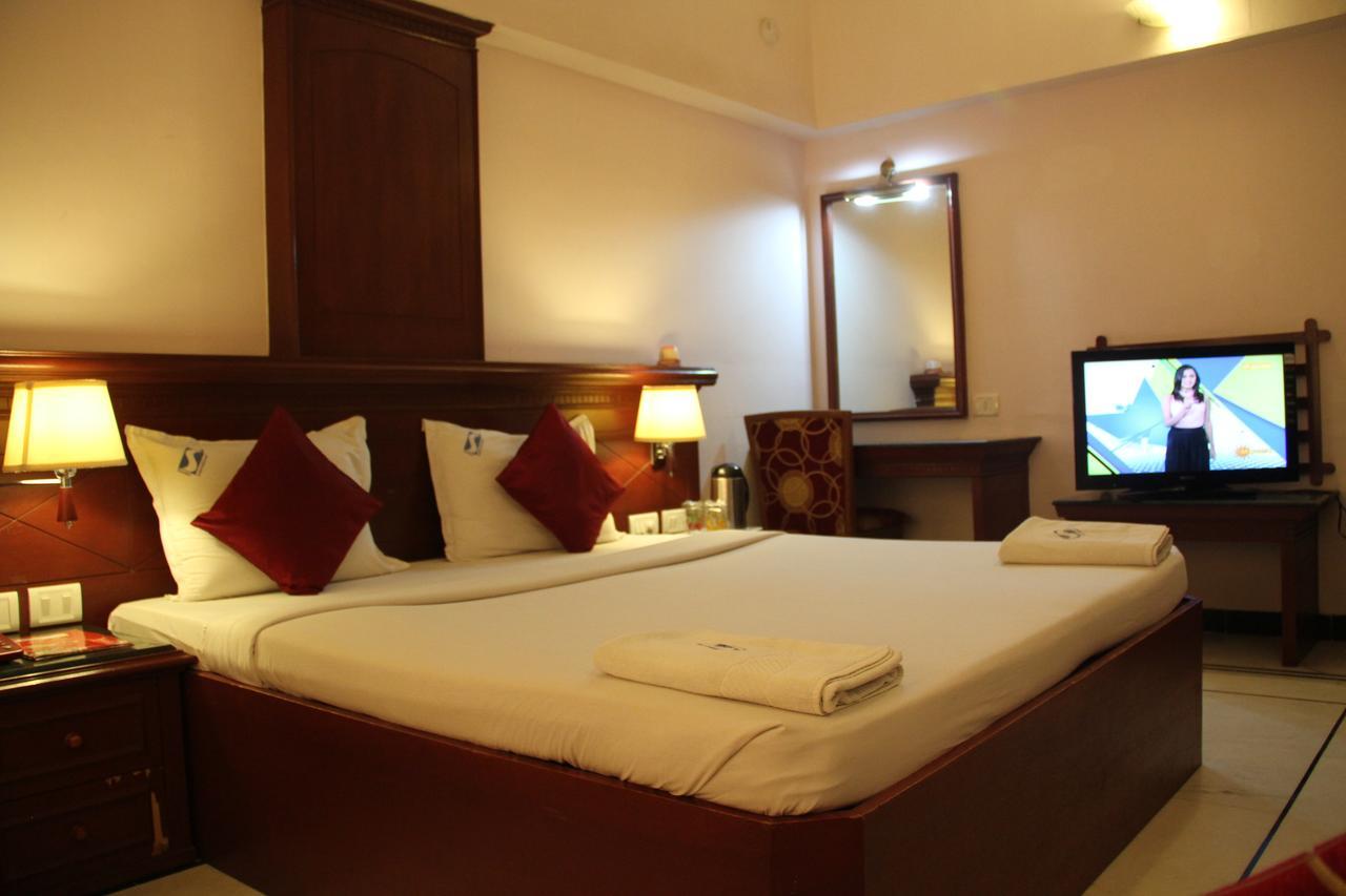 Zip By Spree Hotels Surabi International ฮอร์นีเบ็ชวา ภายนอก รูปภาพ