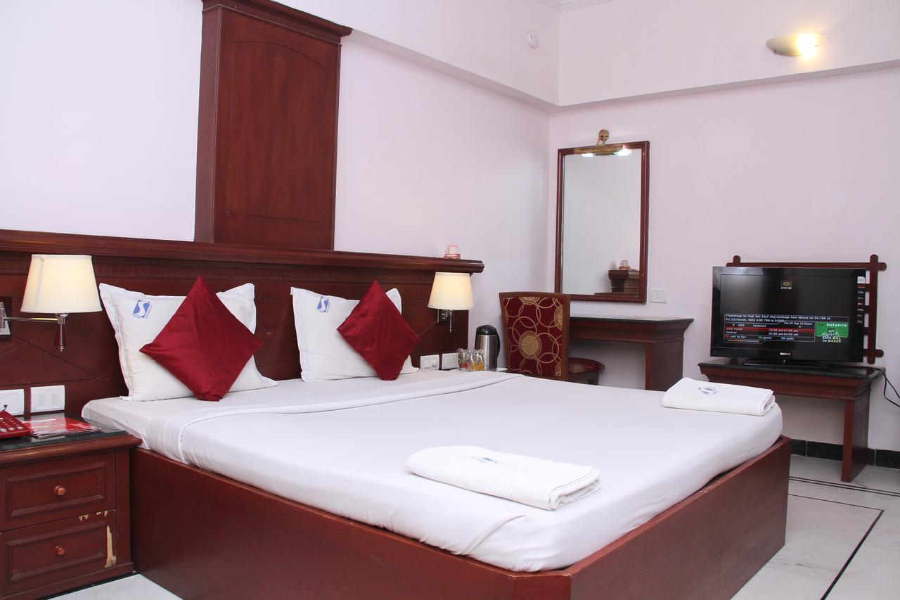 Zip By Spree Hotels Surabi International ฮอร์นีเบ็ชวา ภายนอก รูปภาพ